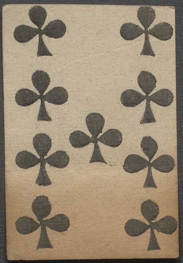 2 E 9923 - Carte à jouer (neuf de trèfle) ayant servi de marque-page Minutes de Jean TAYON, notaire à La Châtre (1721-1723).