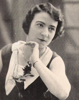 Gisèle Barbotin - Cliché Dorsand, photographe à Châteauroux, pour le recueil de Gisèle Barbotin "Toute vie a son charme" (1933).