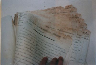 Document fragilisé par une exposition à l'humidité - Archives départementales de l'Indre (cliché La Reliure du Limousin)